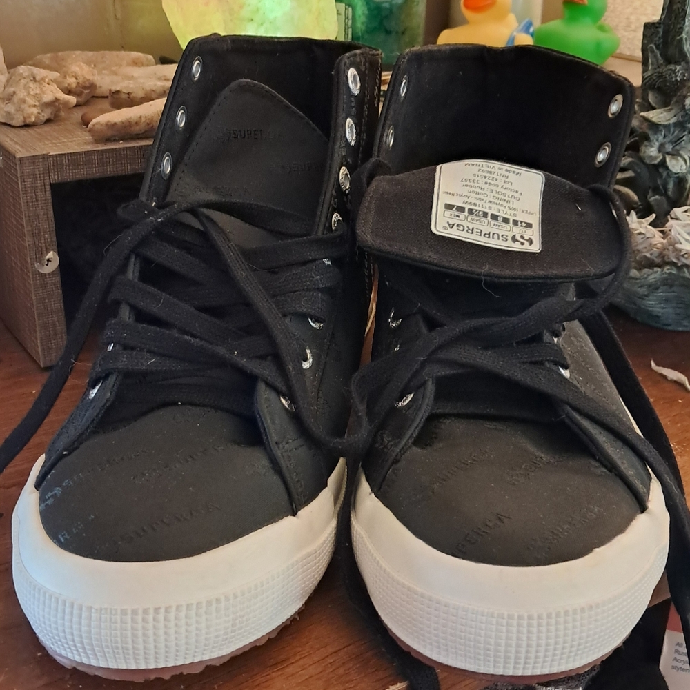 Shoes - Picture 4 of 4